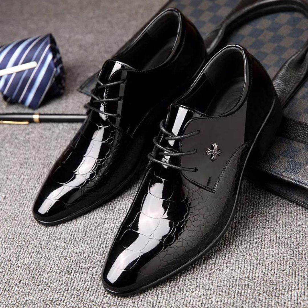 Sapato de Couro Bordado Alterrnative™