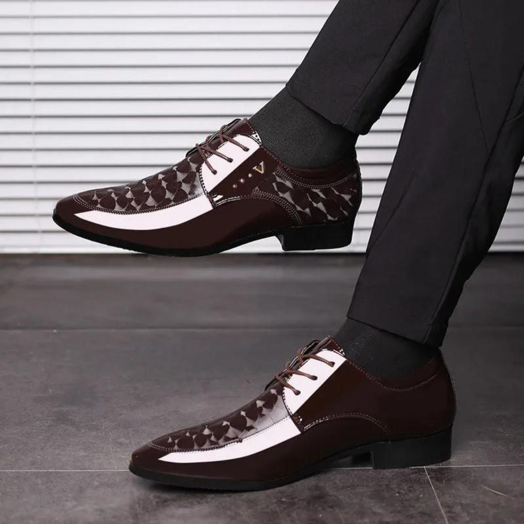 Sapato de Couro Bordado Alterrnative™
