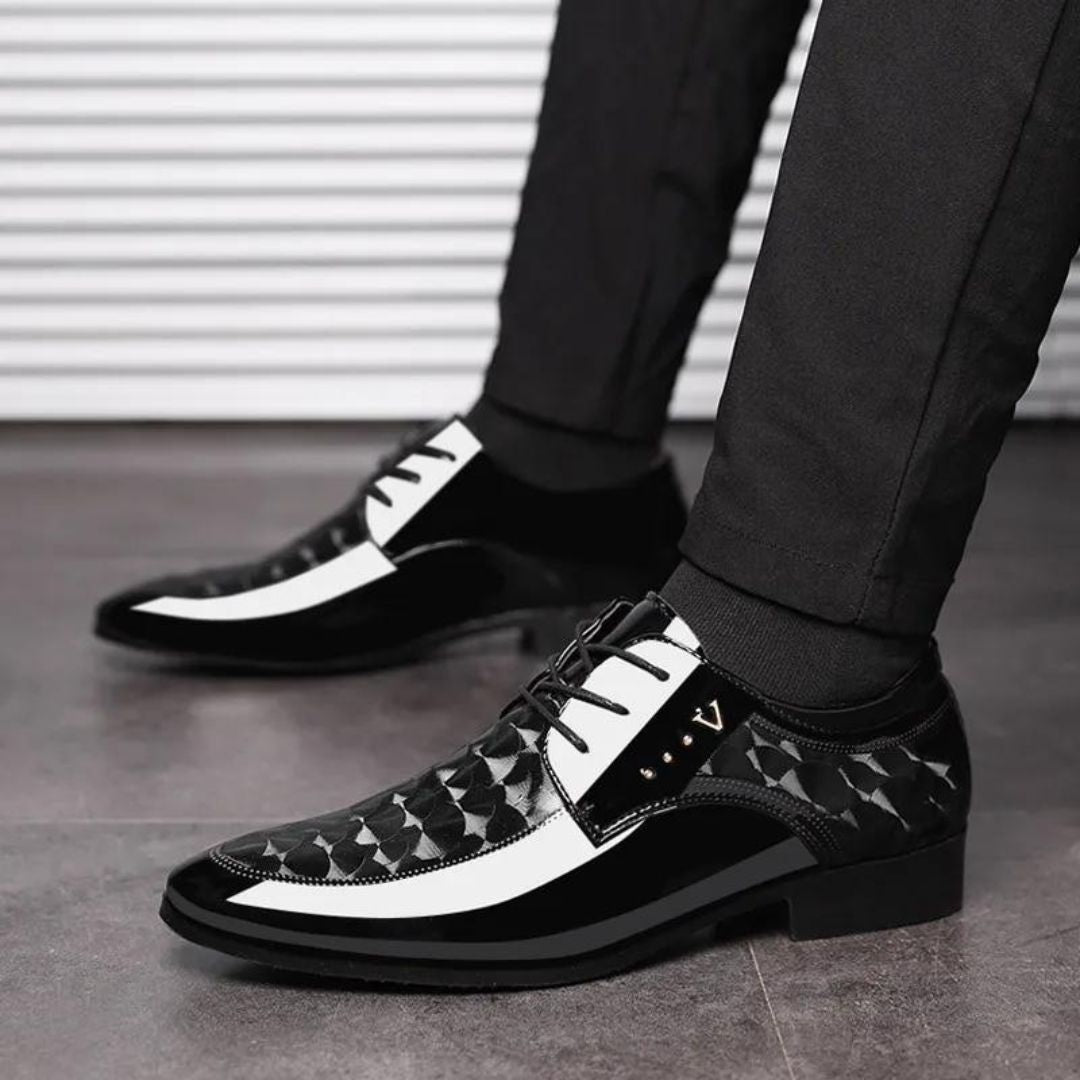 Sapato de Couro Bordado Alterrnative™