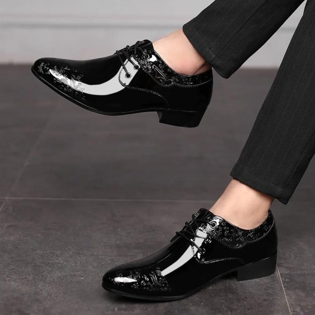 Sapato de Couro Bordado Alterrnative™