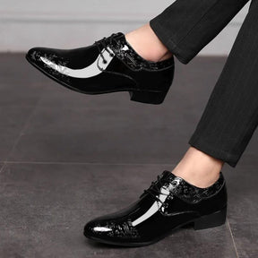 Sapato de Couro Bordado Alterrnative™