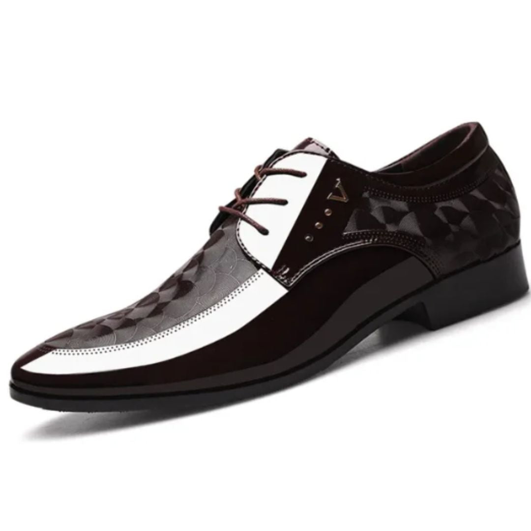 Sapato de Couro Bordado Alterrnative™